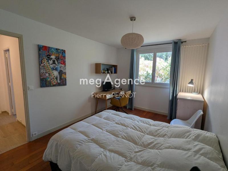 Maison - 240 m² - 8 pièces