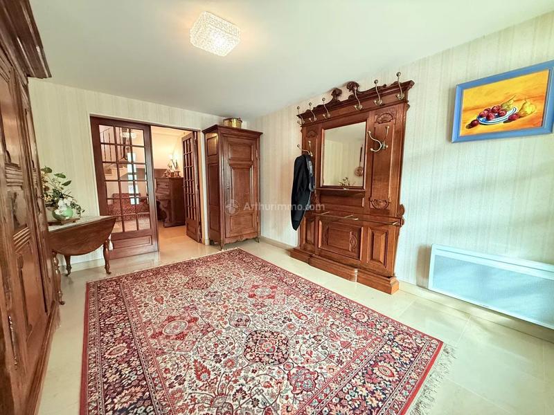 Maison - 218 m² - 9 pièces