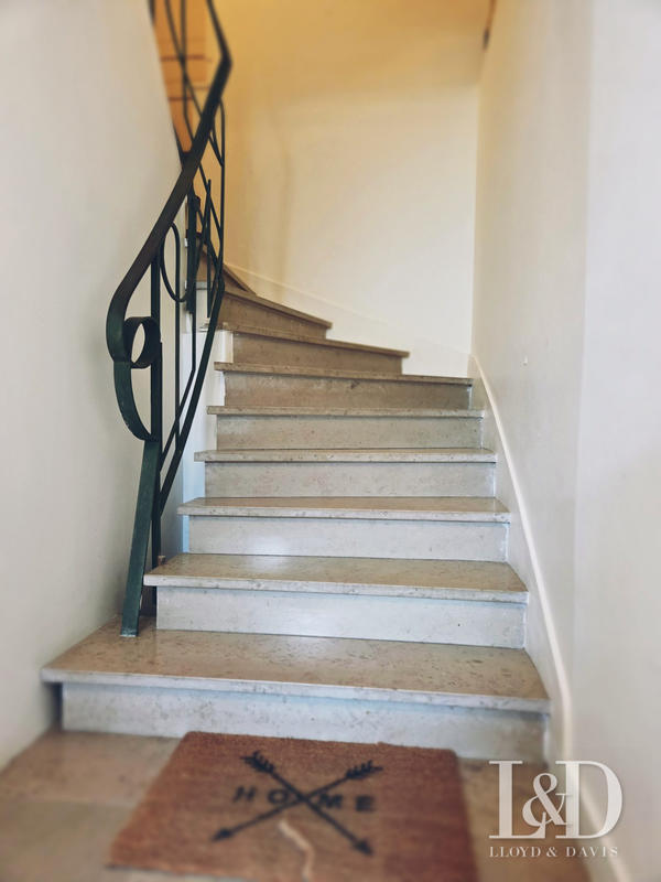 Maison - 230 m² - 8 pièces