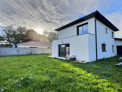 Maison - 137 m² - 5 pièces