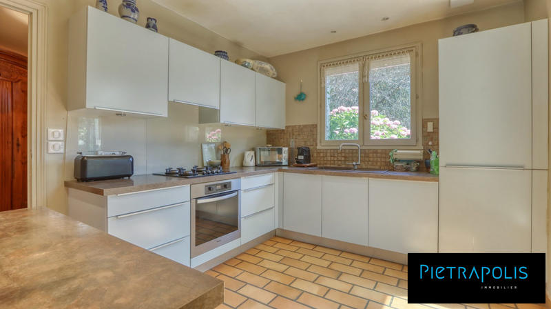 Maison - 201 m² - 6 pièces