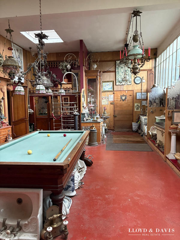 Maison - 405 m² - 5 pièces