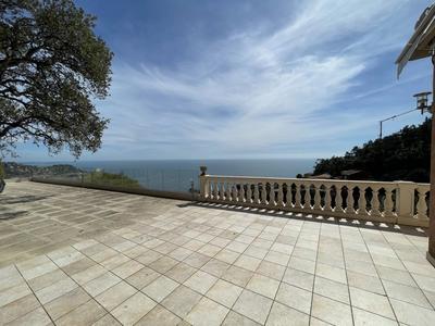 Villa - 250 m² - 10 pièces