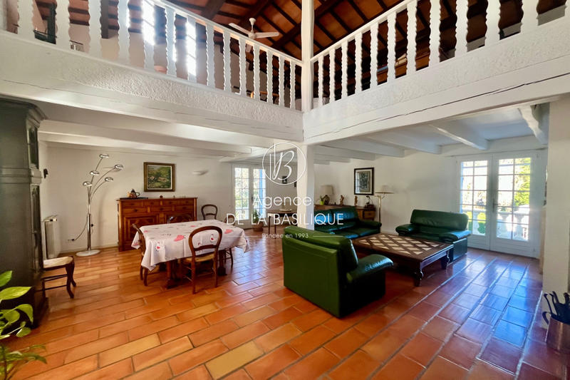 Maison - 232 m² - 8 pièces