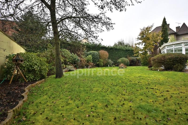 Maison bourgeoise - 225 m² - 9 pièces