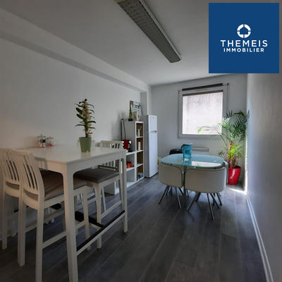 Local commercial - 101 m² - 4 pièces