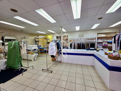 Fonds de commerce - Magasins - 99 m²