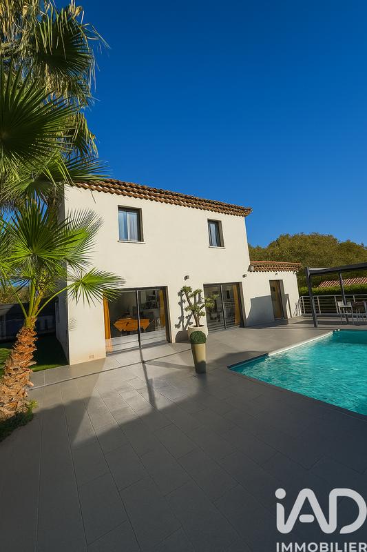 Maison - 212 m² - 5 pièces