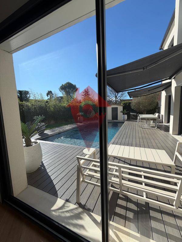 Maison - 212 m² - 7 pièces