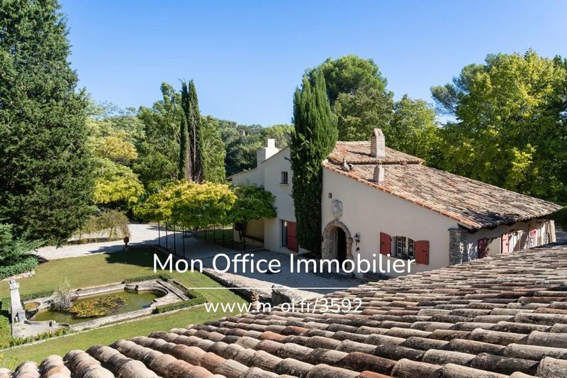 Propriété - 270 m² - 8 pièces