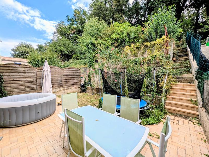 Maison jumelée - 94 m² - 5 pièces