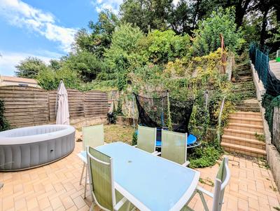 Maison jumelée - 94 m² - 5 pièces