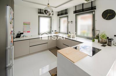 Maison - 185 m² - 8 pièces