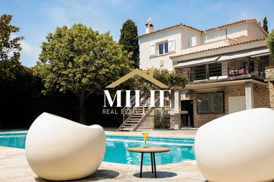 Villa - 350 m² - 8 pièces