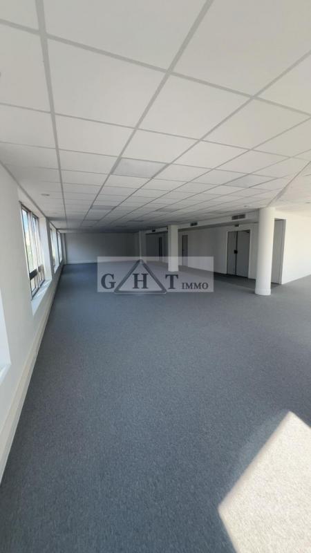Bureau - 213 m²
