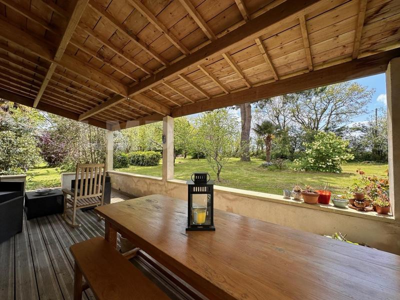 Propriété - 205 m² - 9 pièces