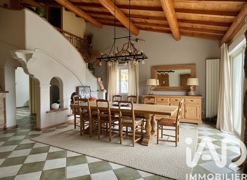 Maison - 204 m² - 7 pièces