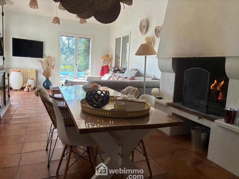 Maison - 163 m² - 8 pièces