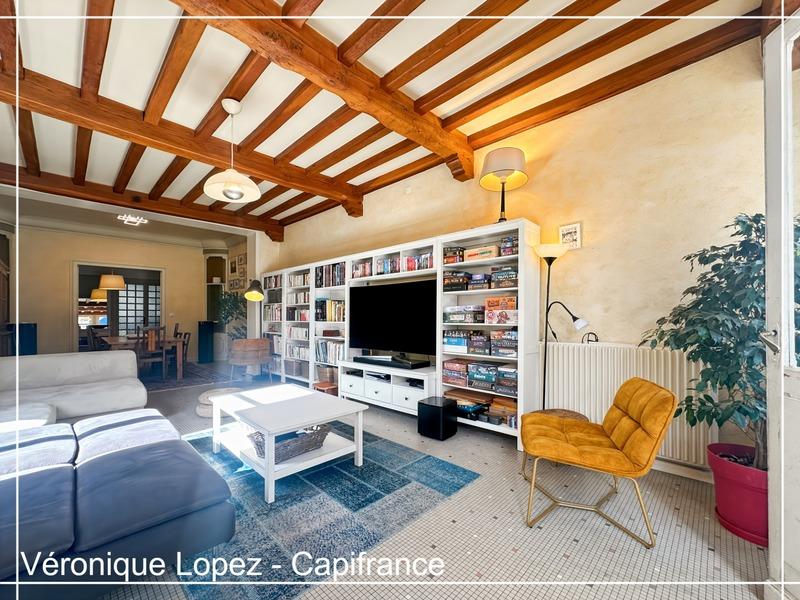 Maison - 252 m² - 10 pièces