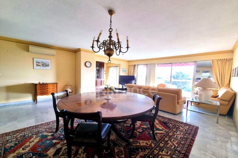 Appartement - 104 m² - 5 pièces