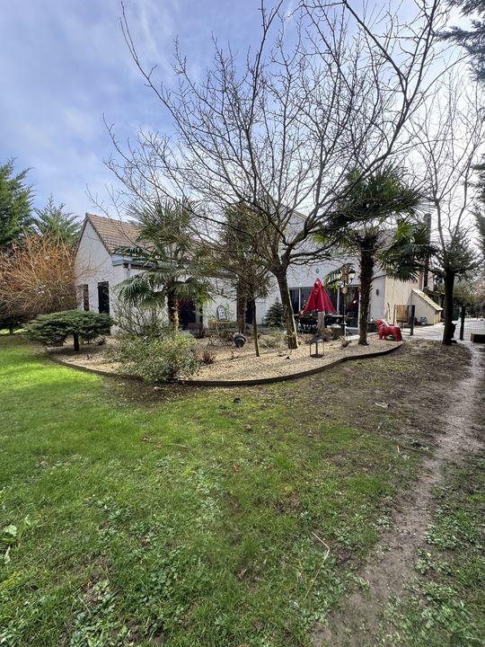 Demeure - 271 m² - 5 pièces