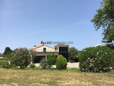 Maison - 260 m² - 6 pièces