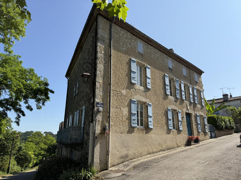 Maison de village - 197 m² - 9 pièces