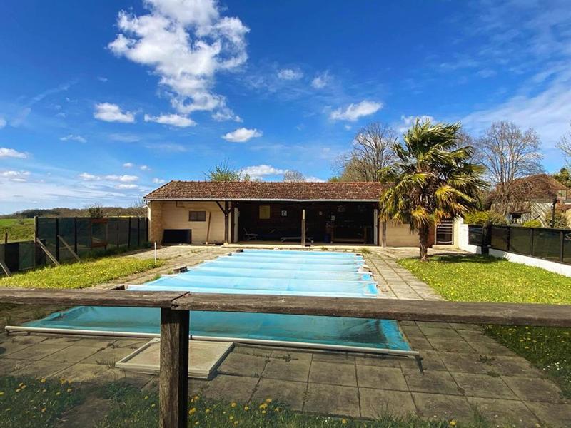 Maison - 180 m² - 5 pièces