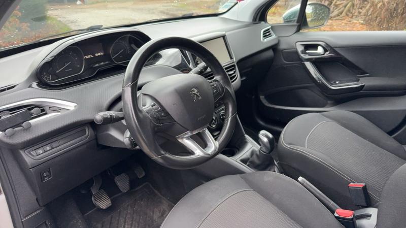 Peugeot 208 1.6 BlueHDi 100 Style