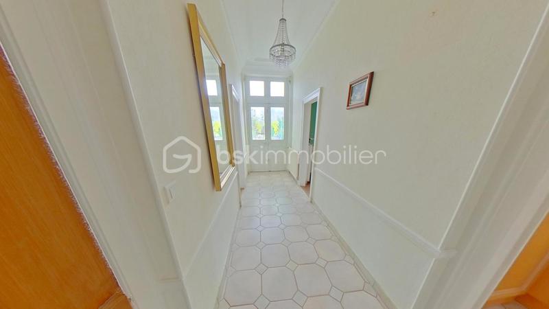 Propriété - 149 m² - 6 pièces