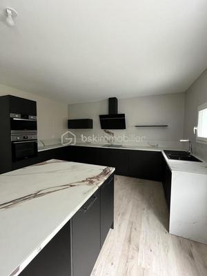 Maison - 182 m² - 7 pièces