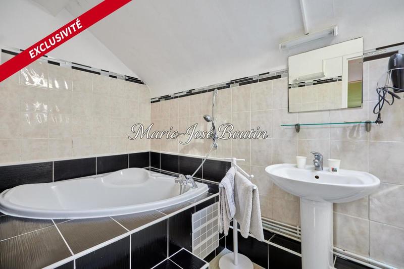 Maison - 280 m² - 13 pièces