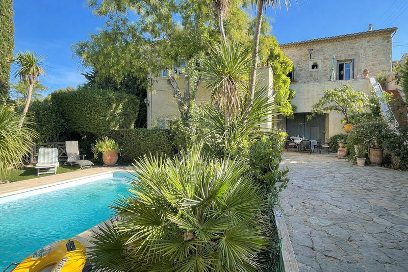 Maison - 205 m² - 7 pièces