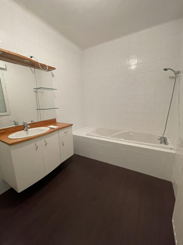 Maison traditionnelle - 280 m² - 11 pièces