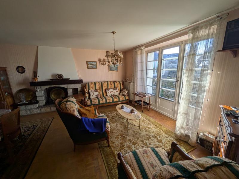 Maison - 170 m² - 9 pièces