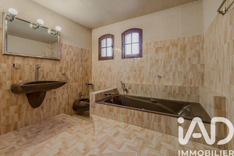 Maison - 226 m² - 8 pièces