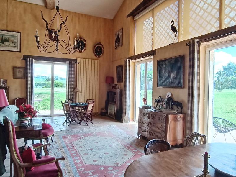 Maison - 350 m² - 8 pièces