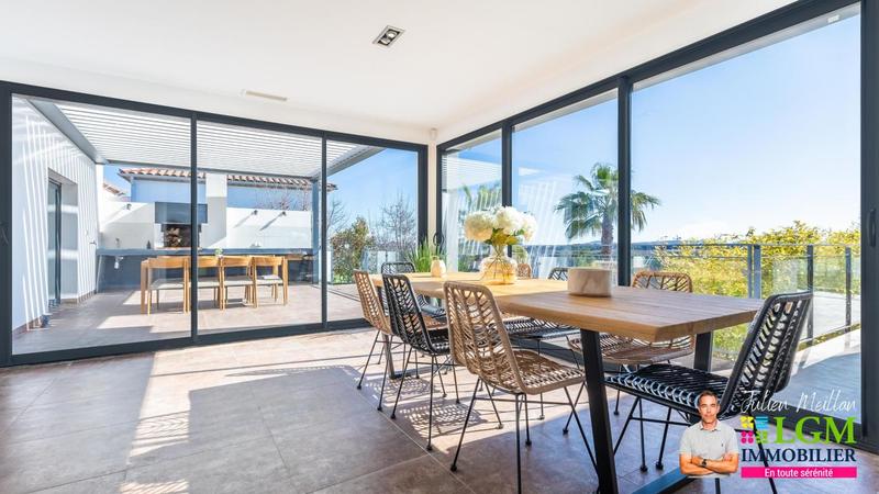 Villa - 250 m² - 5 pièces