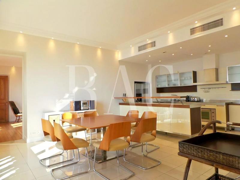 Appartement - 187 m² - 5 pièces