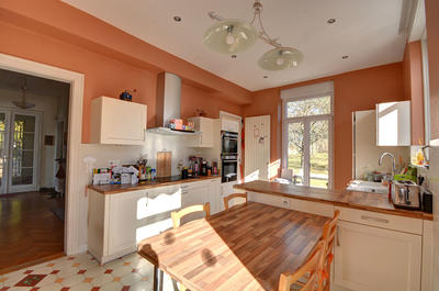 Maison de maîtres - 280 m² - 9 pièces