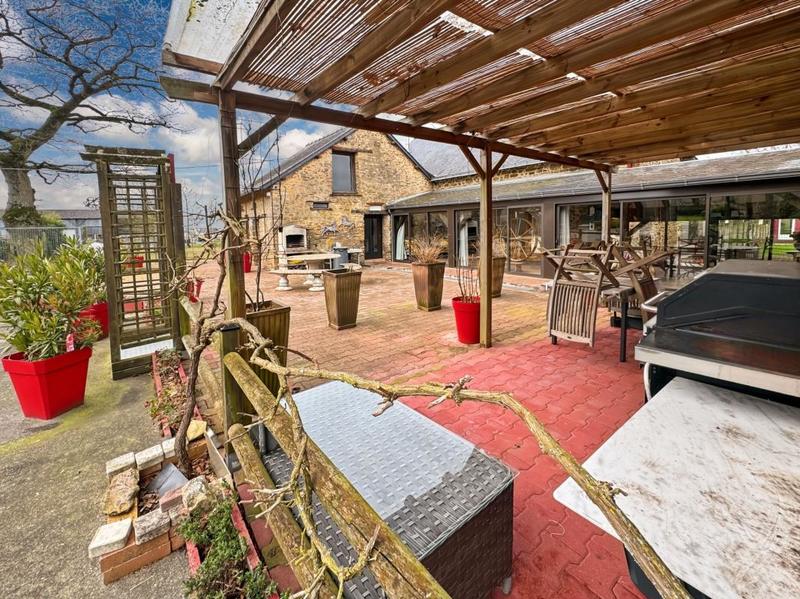 Maison - 252 m² - 6 pièces