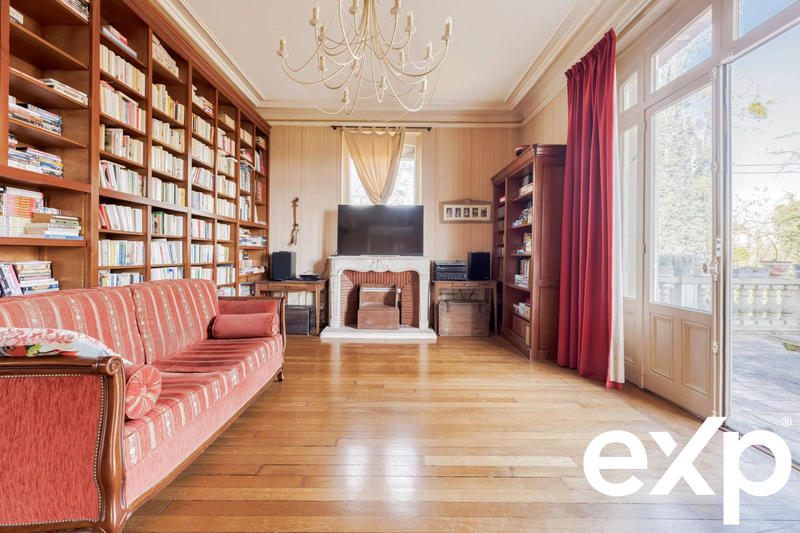 Maison - 246 m² - 10 pièces