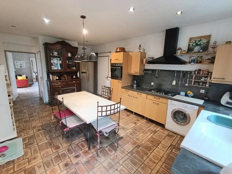 Maison - 202 m² - 8 pièces