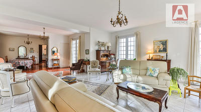 Maison - 213 m² - 7 pièces