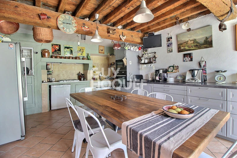 Maison - 238 m² - 8 pièces