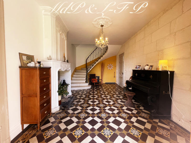 Maison - 262 m² - 7 pièces