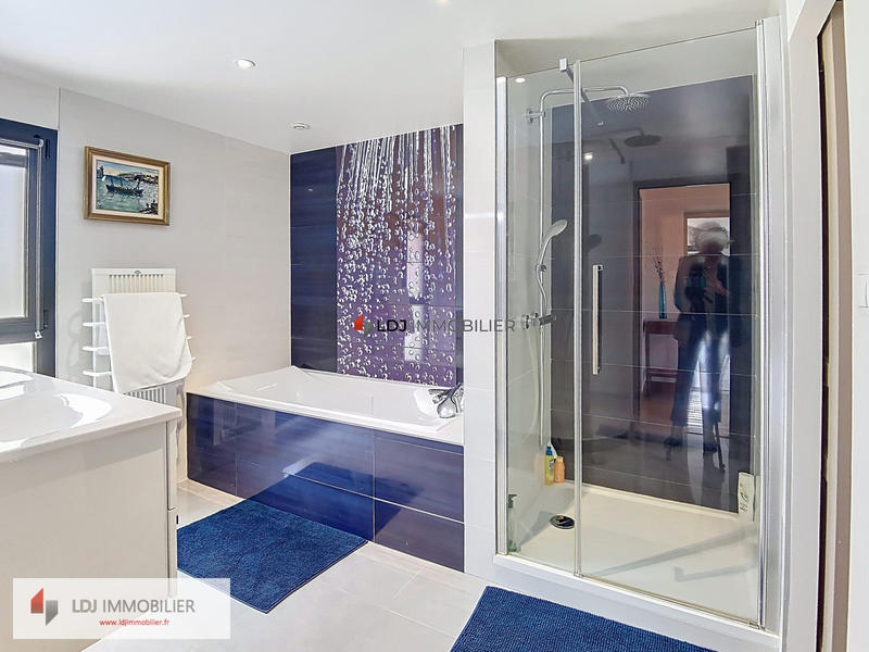 Maison - 260 m² - 6 pièces