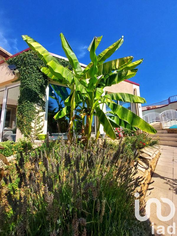 Maison - 1 458 m² - 34 pièces