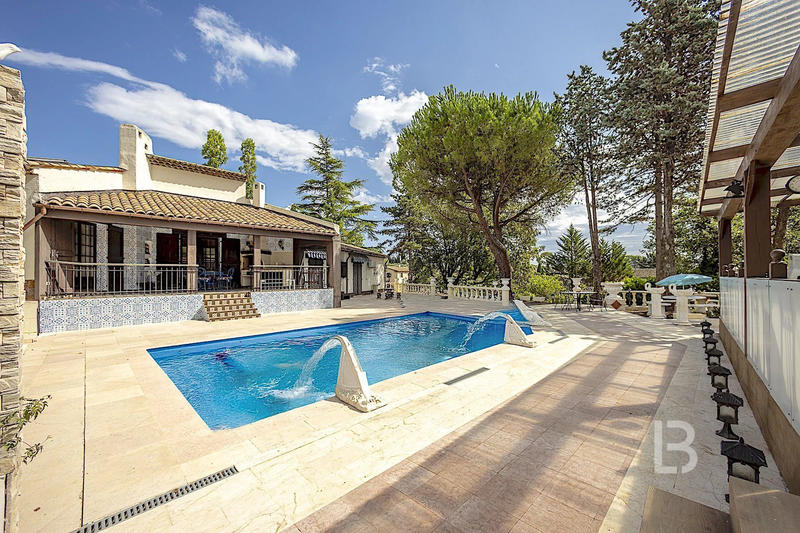 Villa - 371 m² - 8 pièces