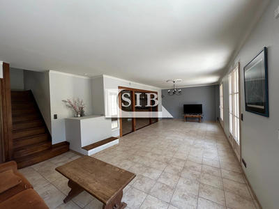 Maison - 238 m² - 9 pièces
